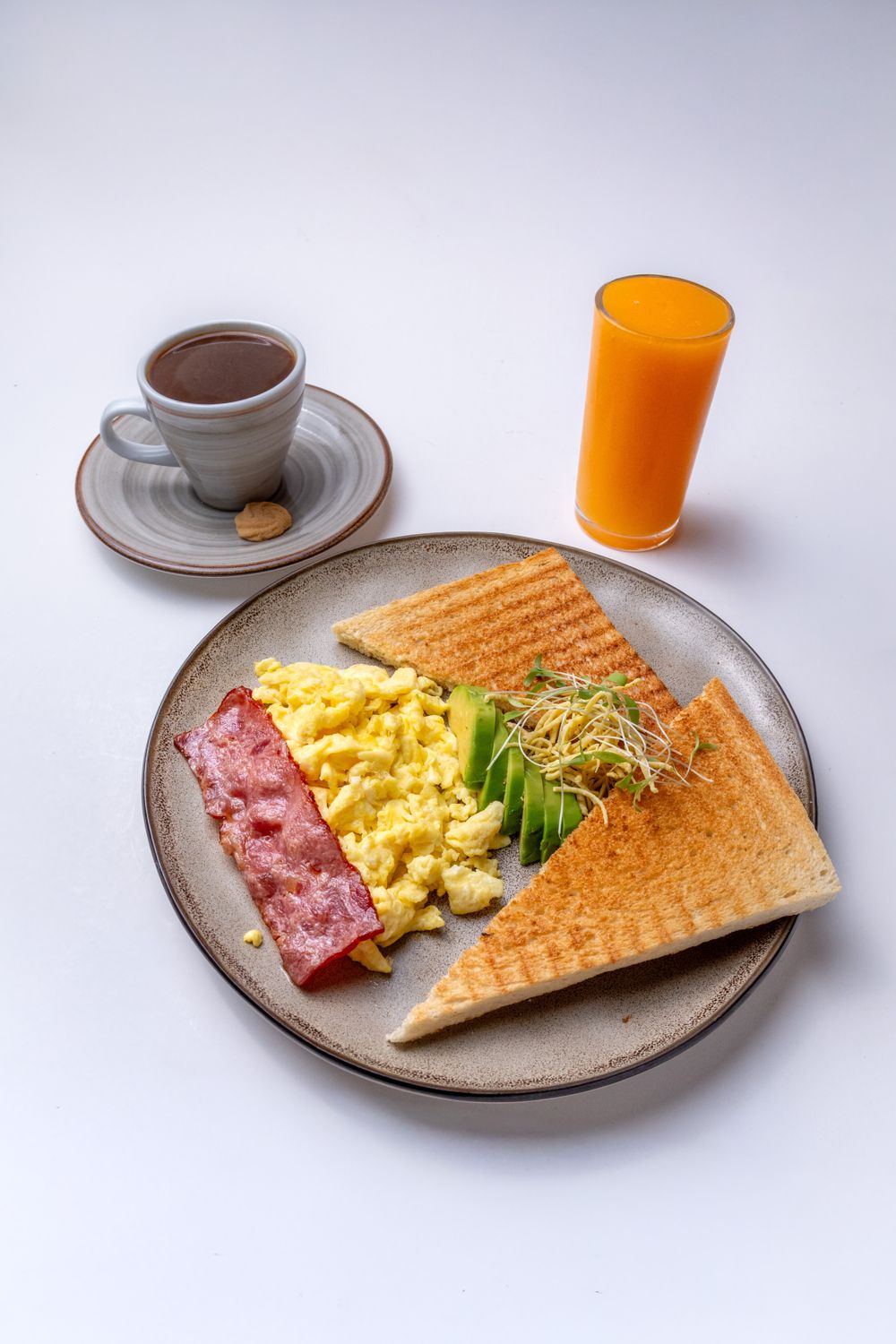 Desayuno americano de Caneli Café en Los Olivos